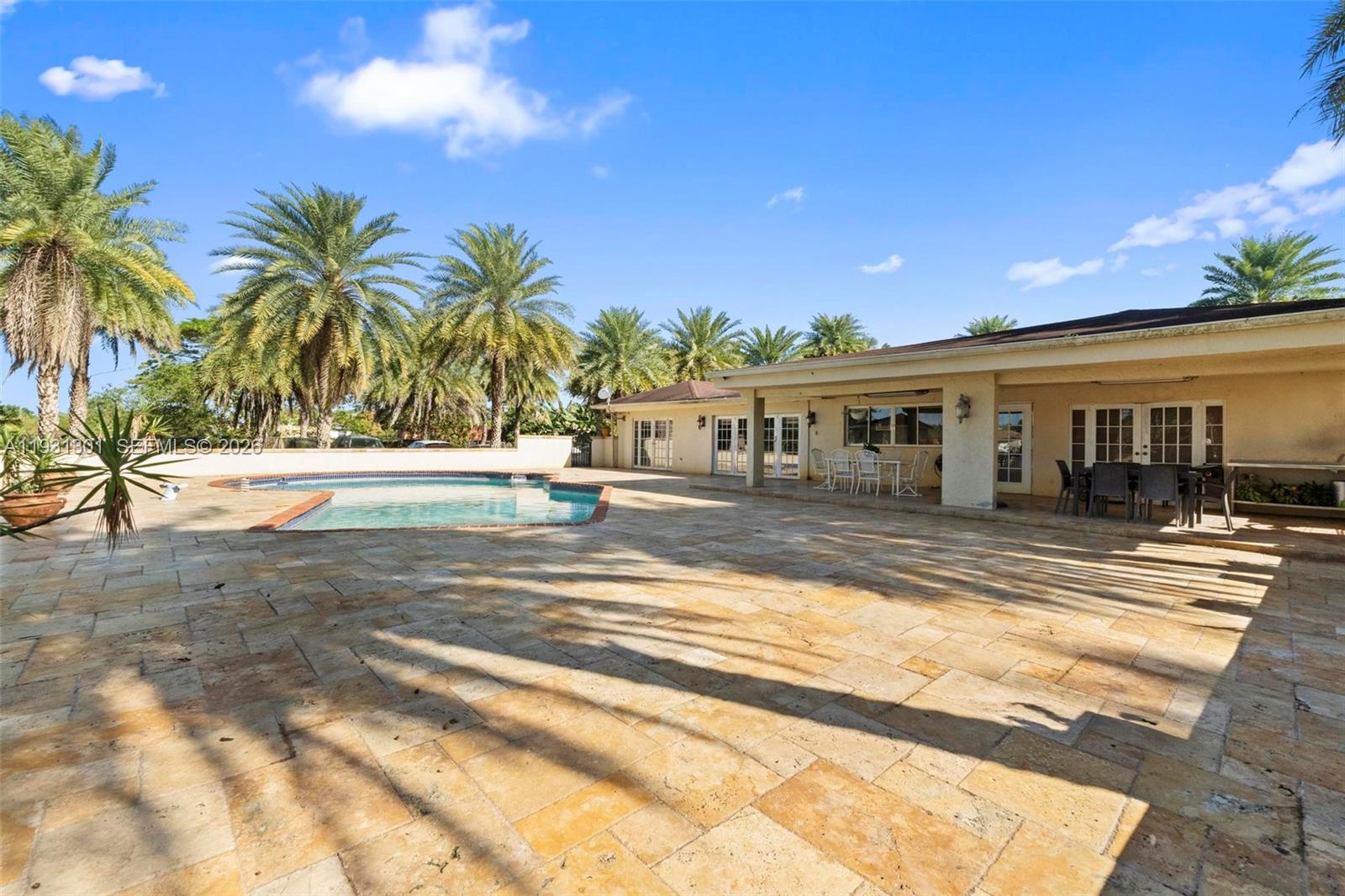 A11931301 Property Photo 21