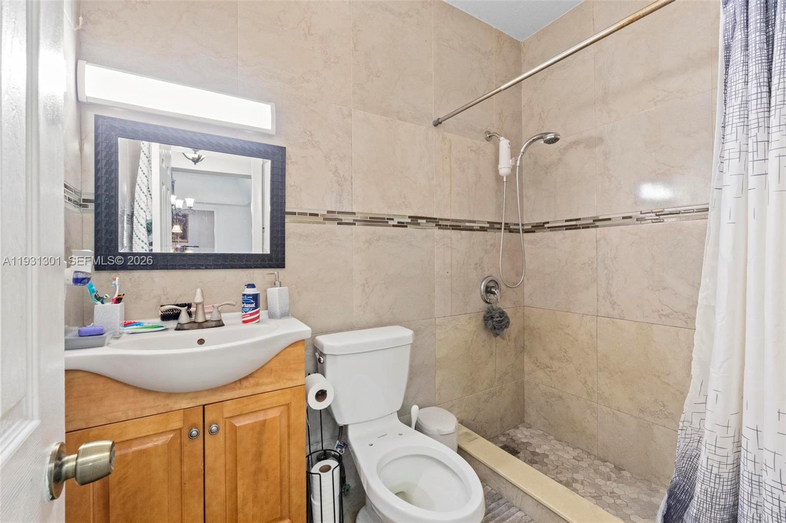 A11931301 Property Photo 31