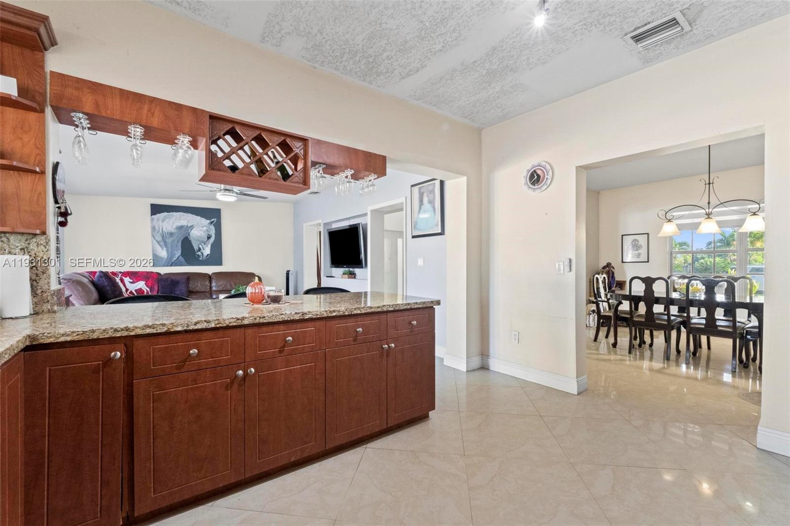 A11931301 Property Photo 32