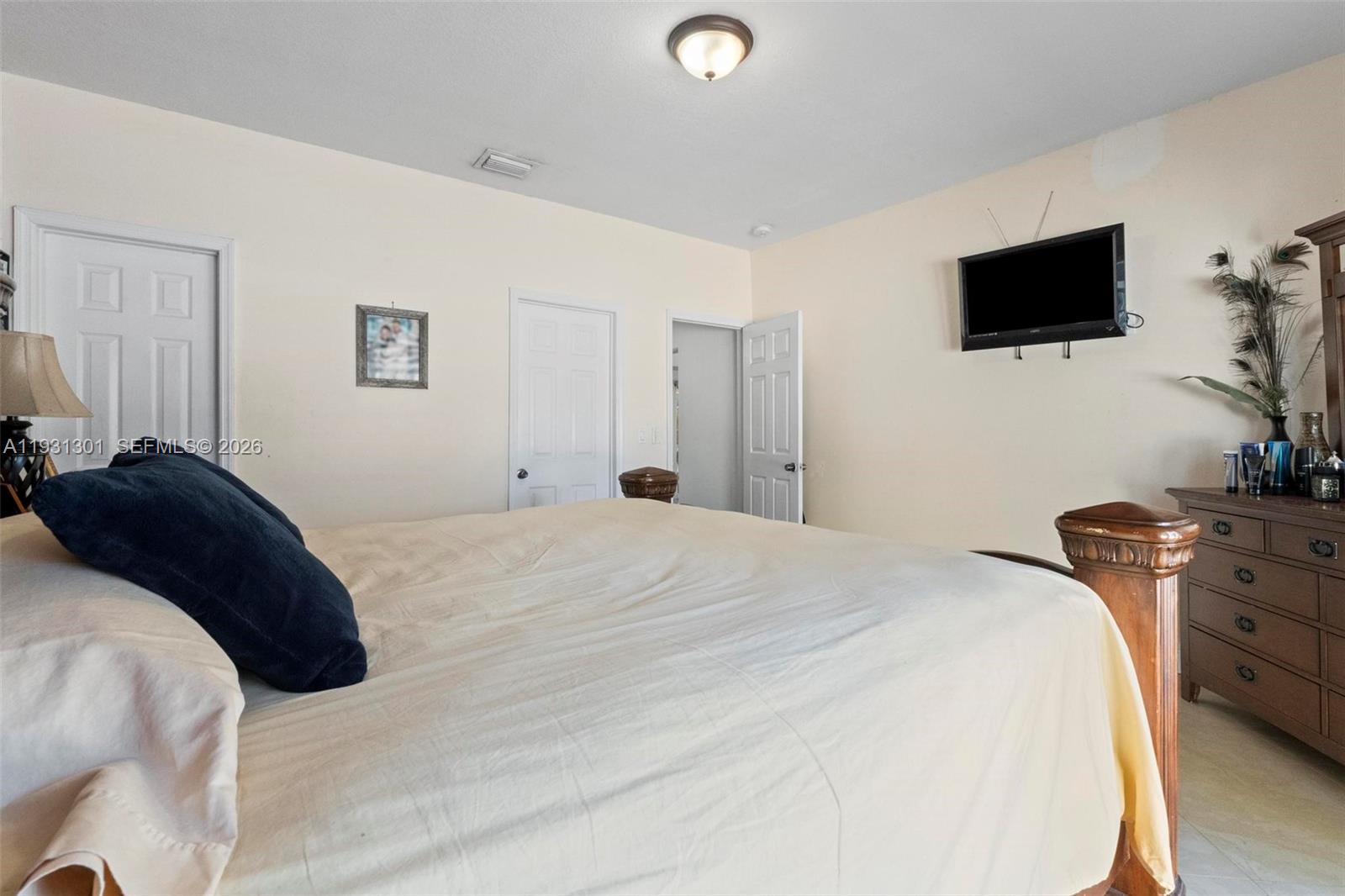 A11931301 Property Photo 39