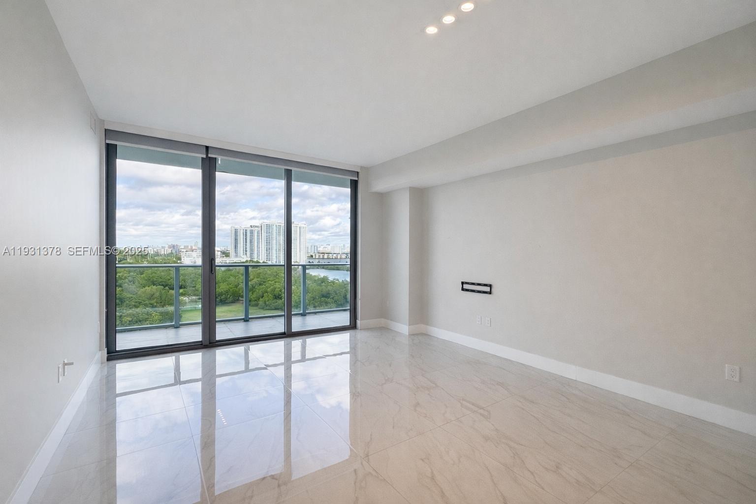 16385 Biscayne Boulevard 1102 Property Photo 2