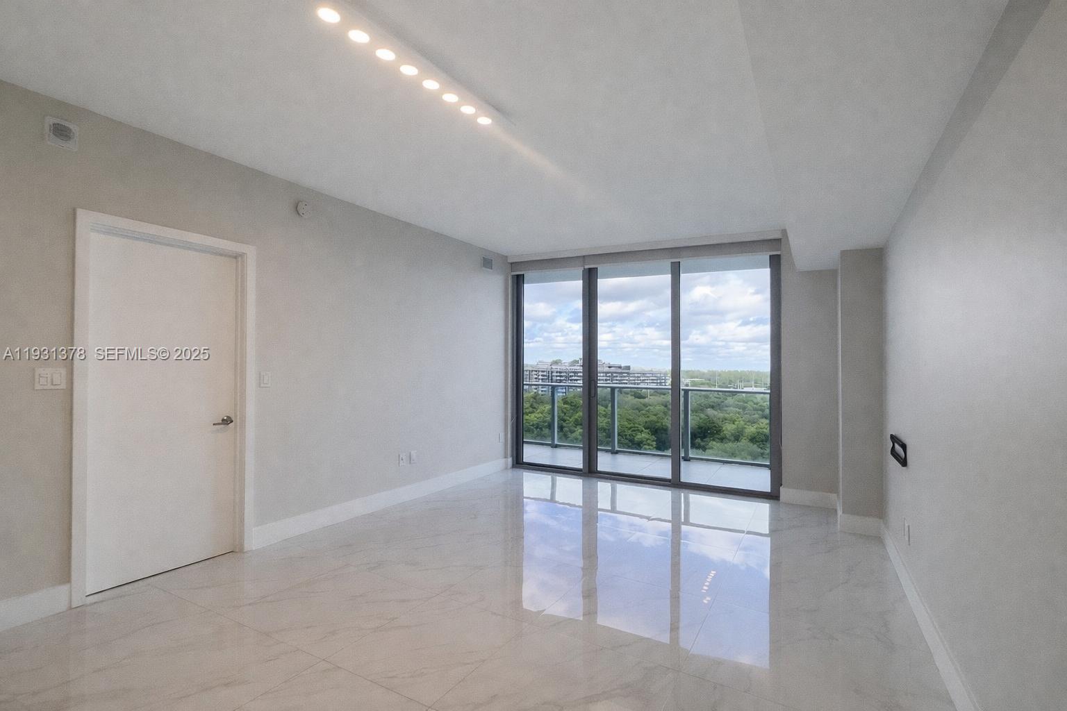 16385 Biscayne Boulevard 1102 Property Photo 4