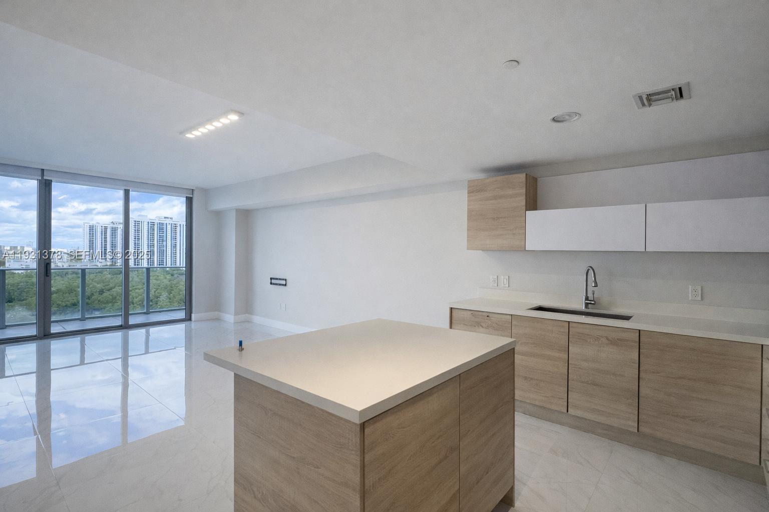 16385 Biscayne Boulevard 1102 Property Photo 5