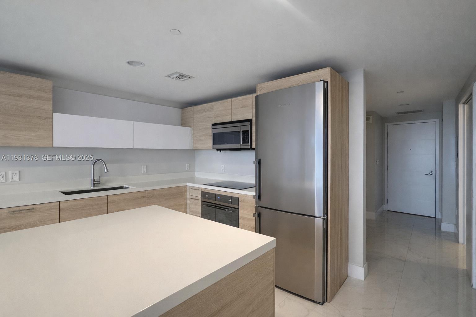 16385 Biscayne Boulevard 1102 Property Photo 8