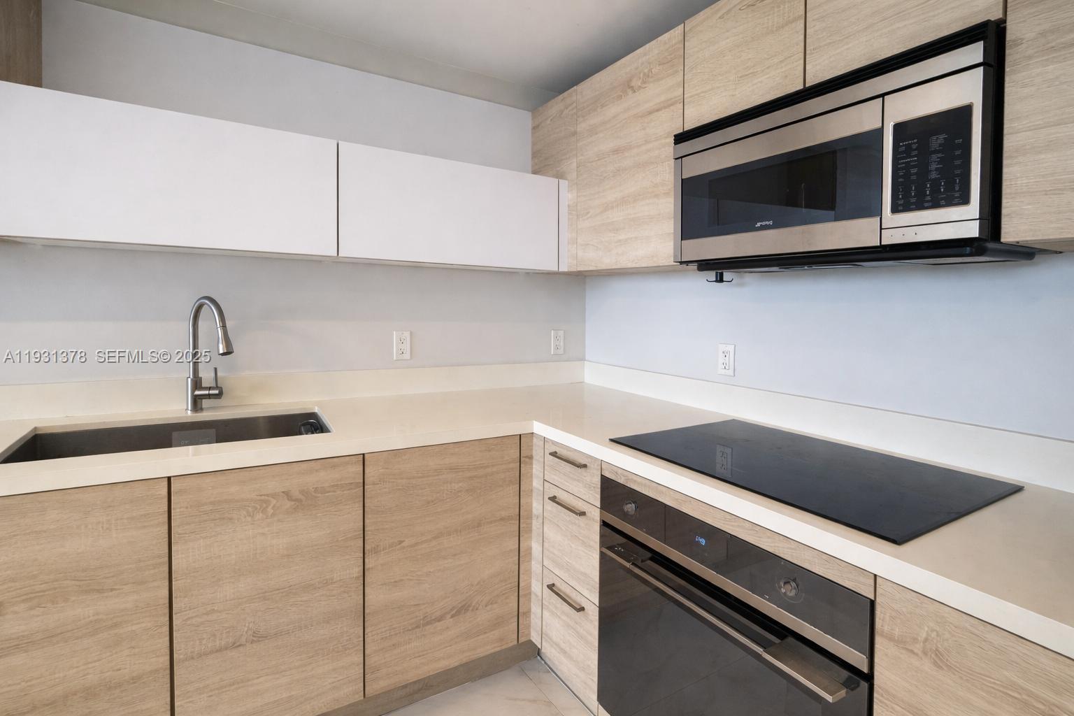 16385 Biscayne Boulevard 1102 Property Photo 10