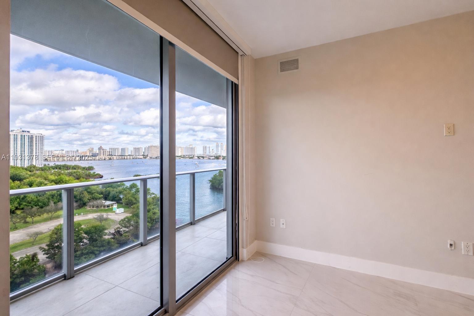 16385 Biscayne Boulevard 1102 Property Photo 11