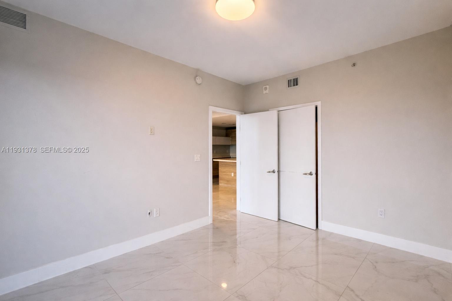 16385 Biscayne Boulevard 1102 Property Photo 13