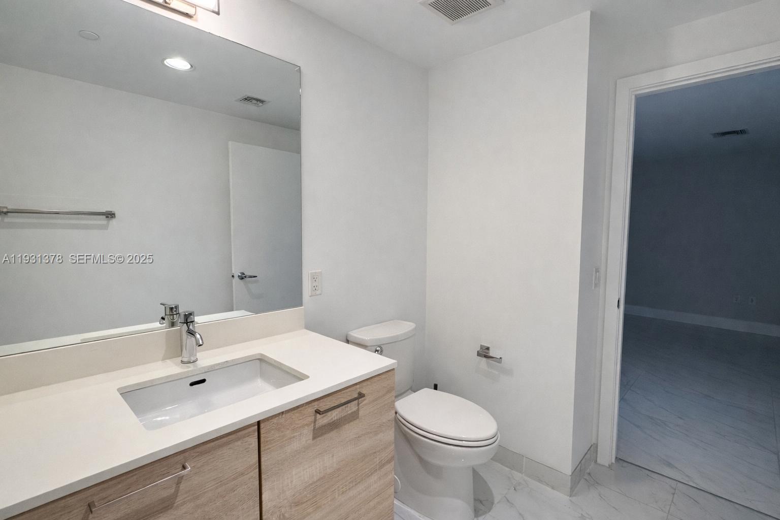 16385 Biscayne Boulevard 1102 Property Photo 18