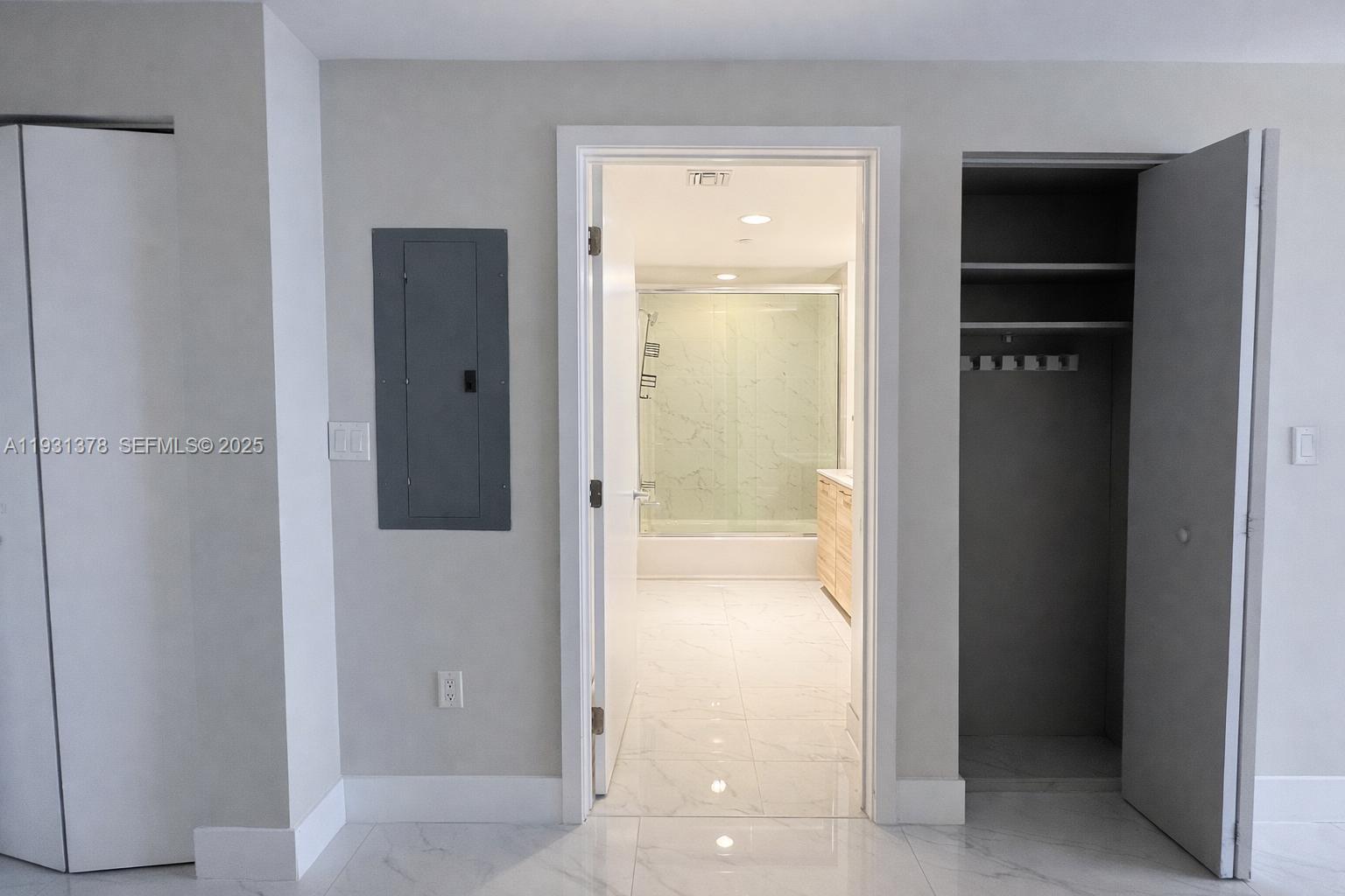 16385 Biscayne Boulevard 1102 Property Photo 22