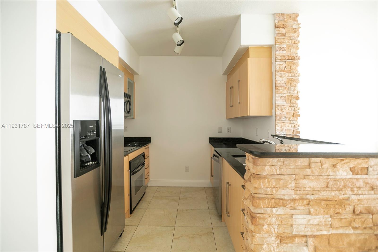 335 S Biscayne Boulevard 2710 Property Photo 3