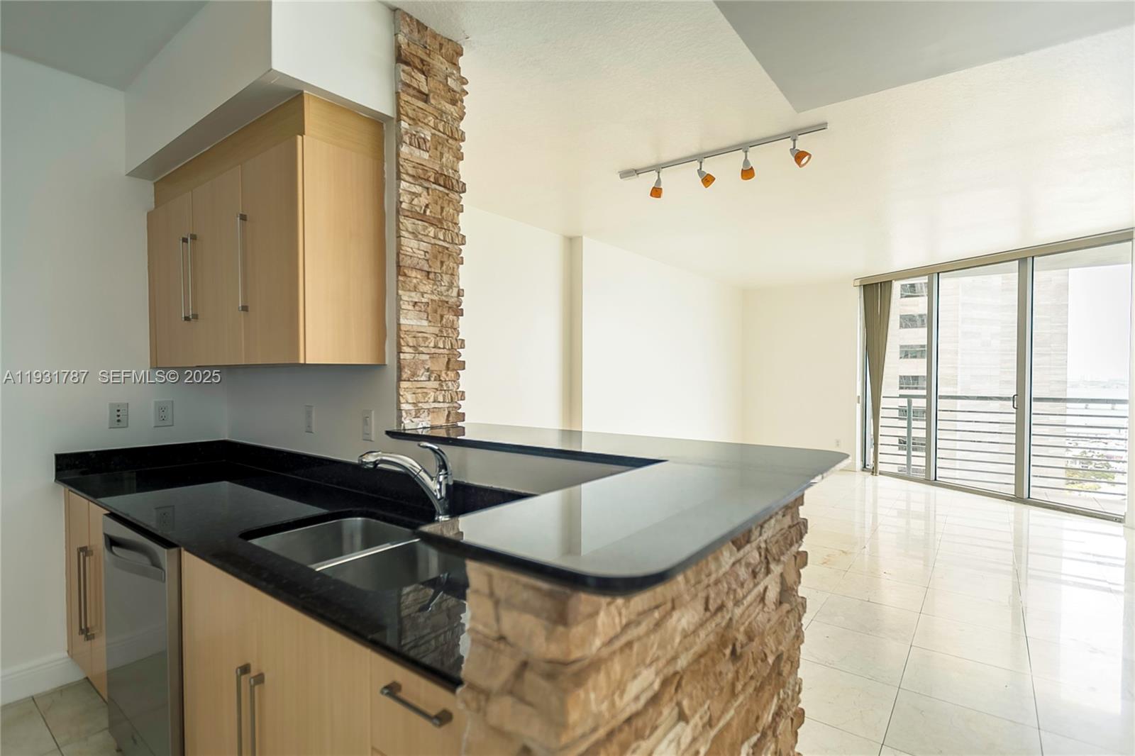 335 S Biscayne Boulevard 2710 Property Photo 7