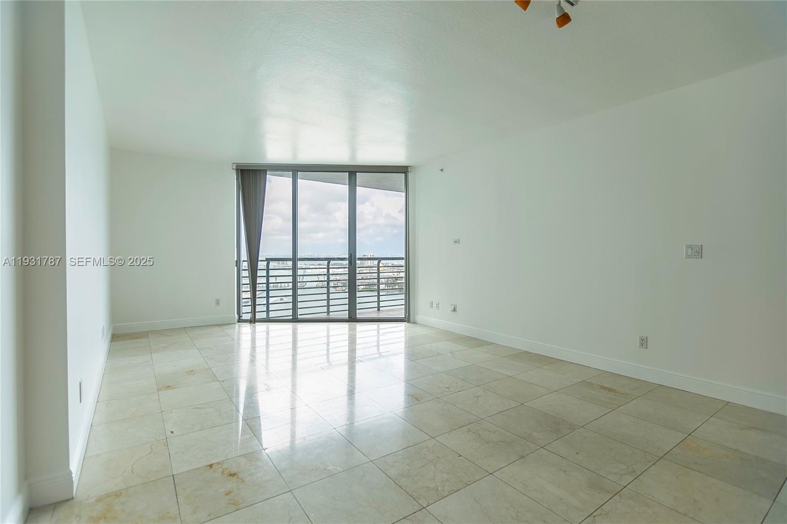 335 S Biscayne Boulevard 2710 Property Photo 9