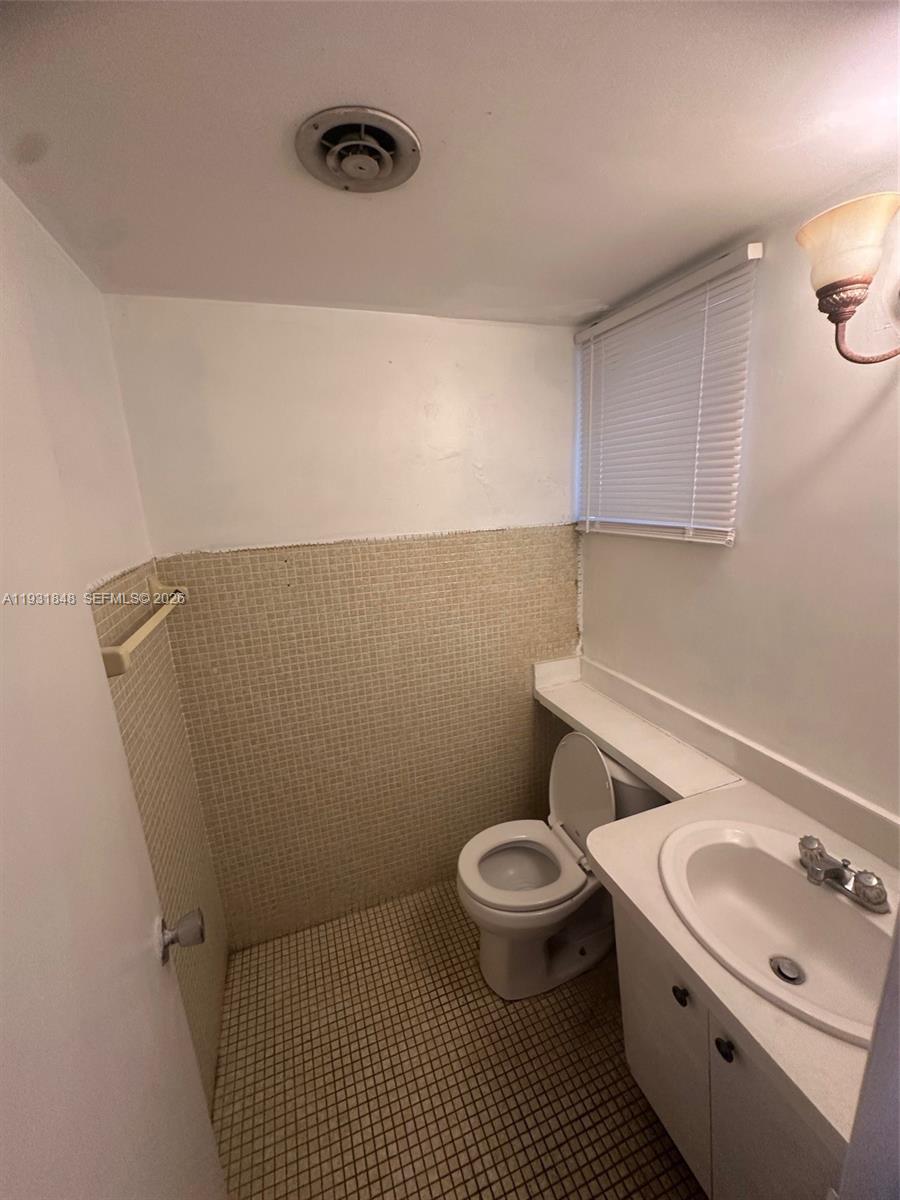1530 Ne 191st Street 205 Property Photo 2