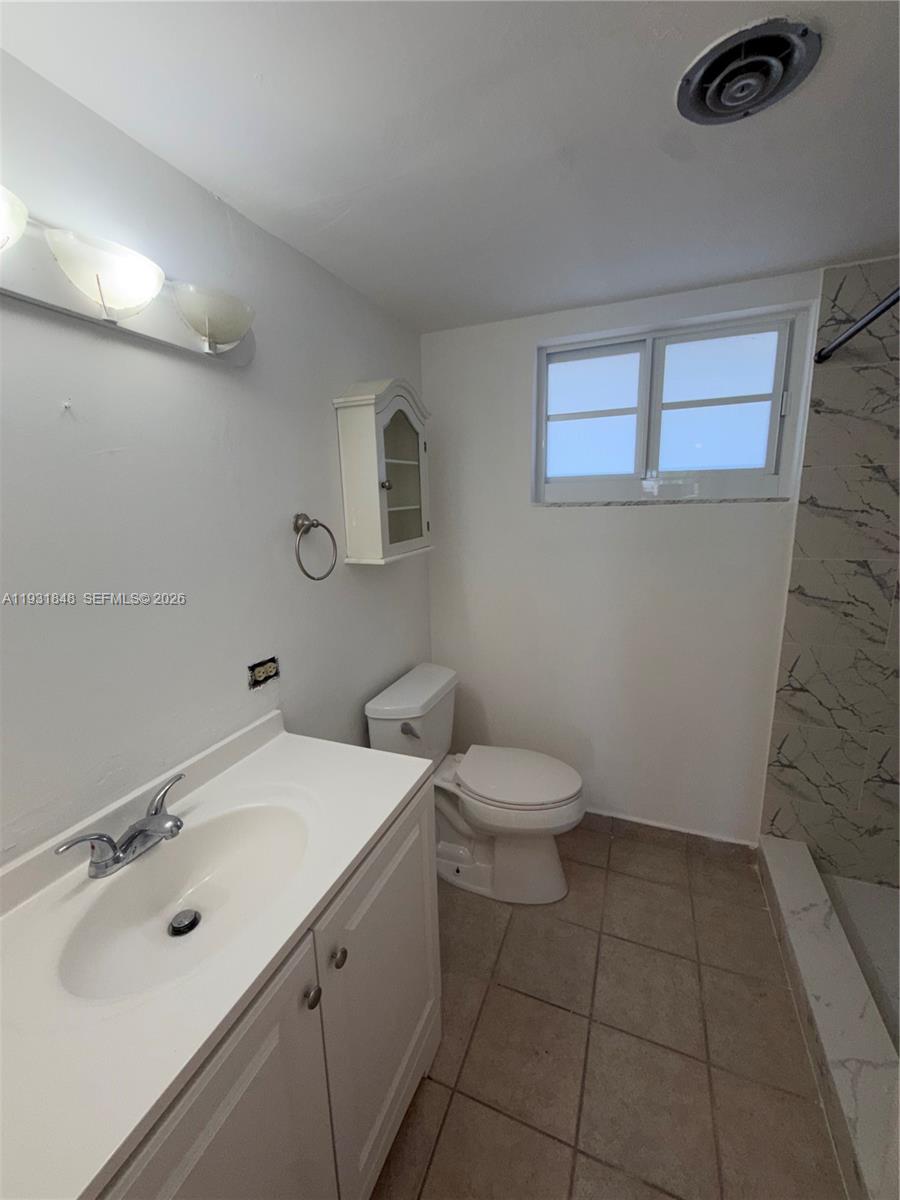 1530 Ne 191st Street 205 Property Photo 8
