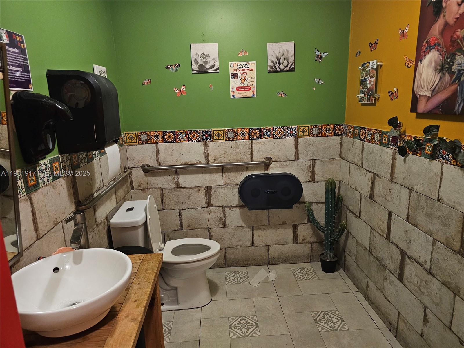 A11931917 Property Photo 7