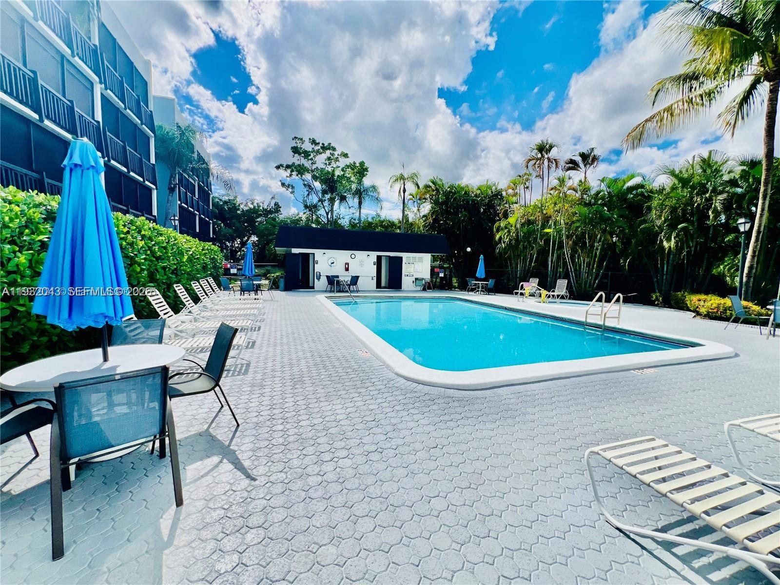 1021 Mockingbird Lane 215