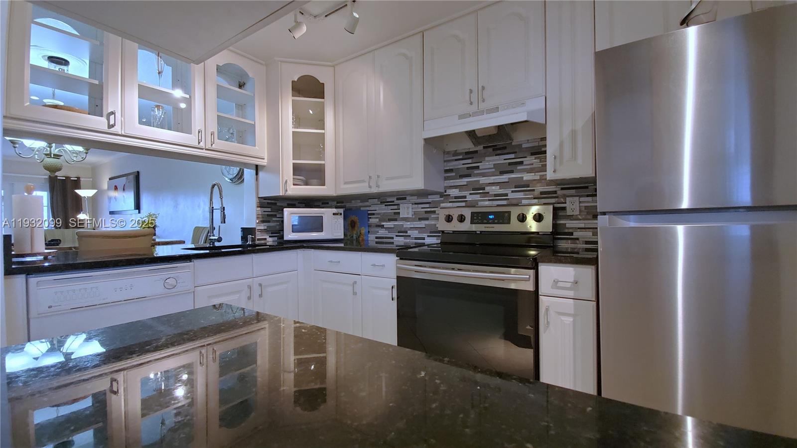 470 Paradise Isle Boulevard 309 Property Photo 3