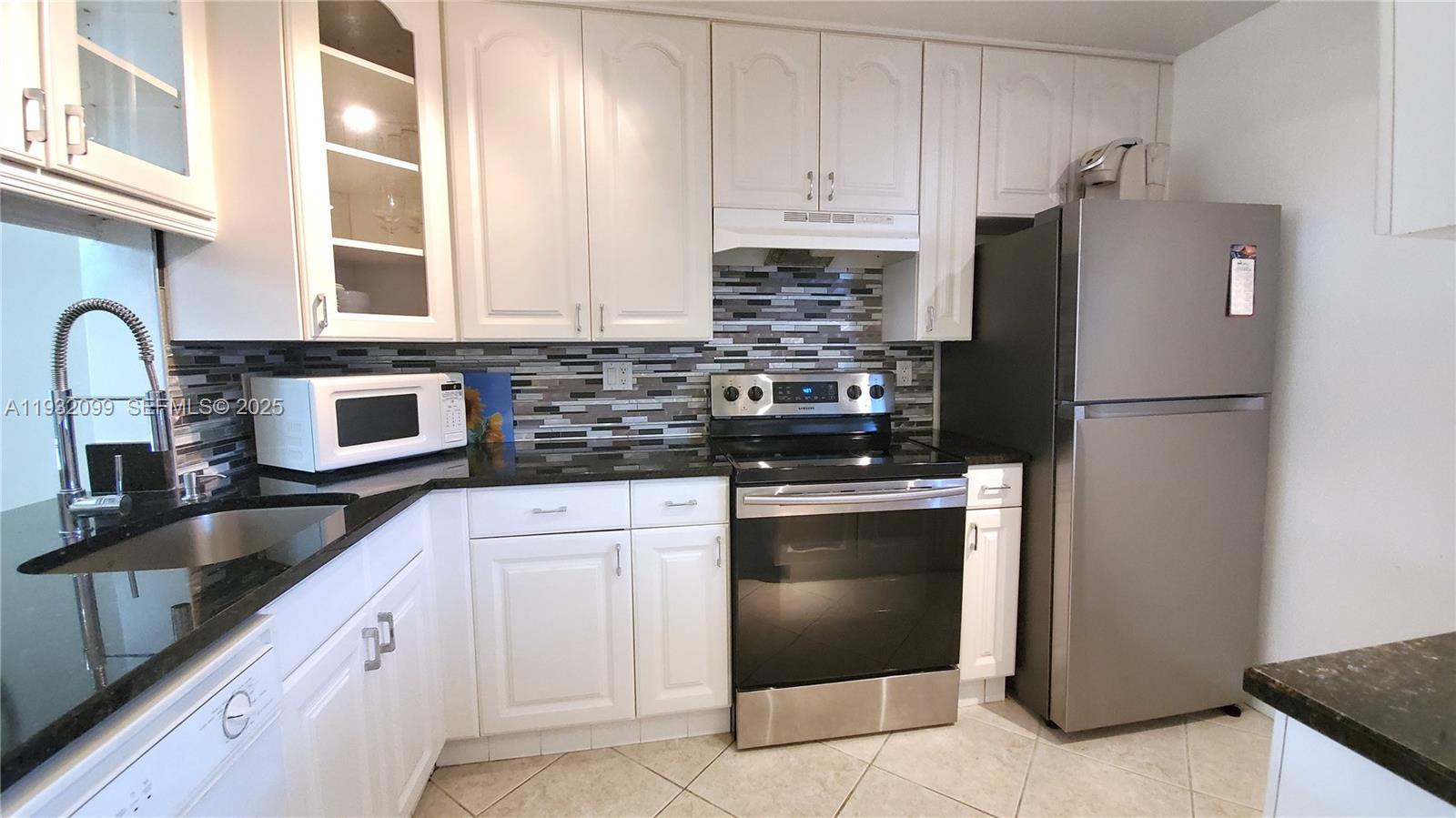 470 Paradise Isle Boulevard 309 Property Photo 4