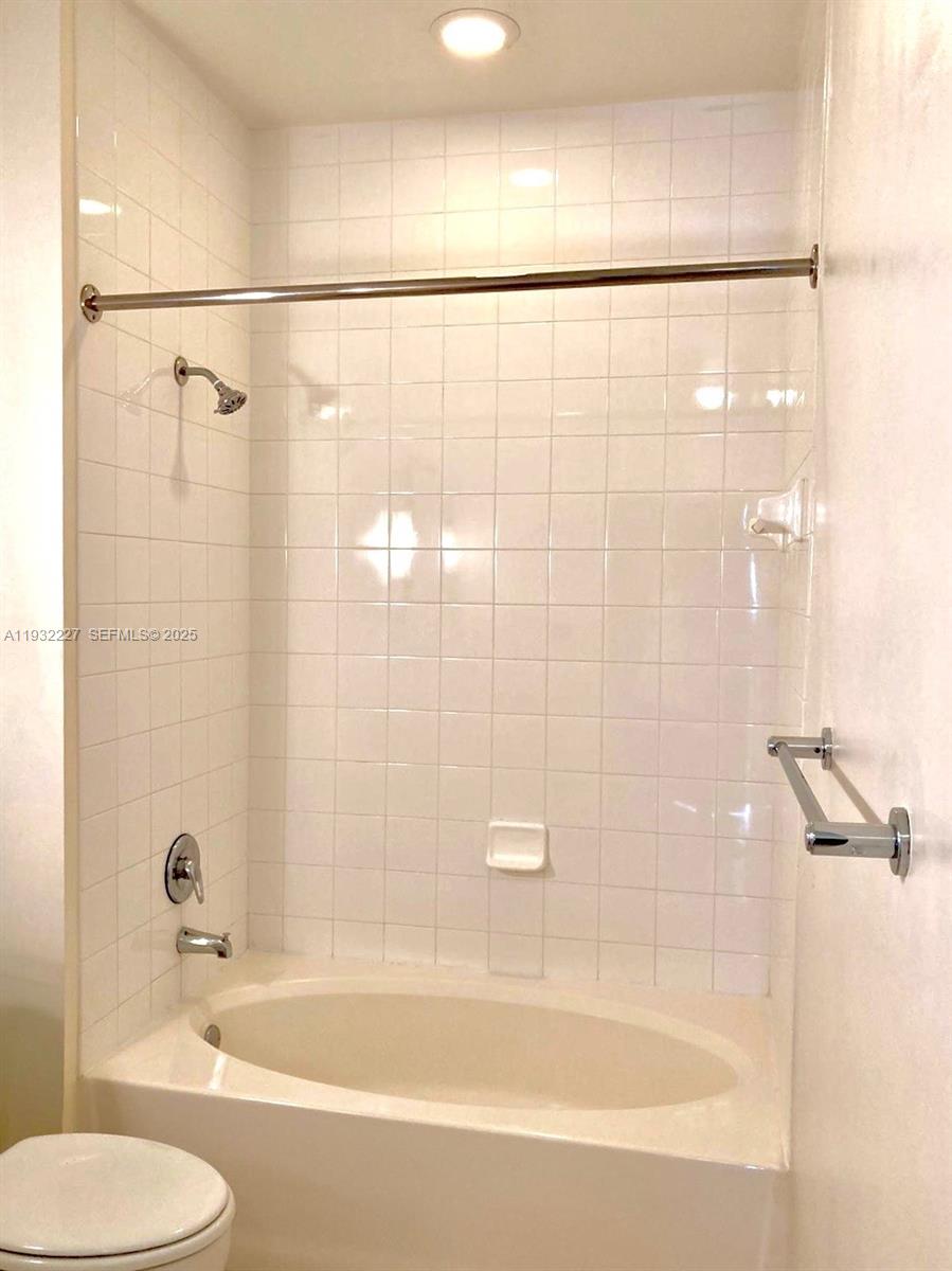2001 Biscayne Boulevard 2608 Property Photo 6