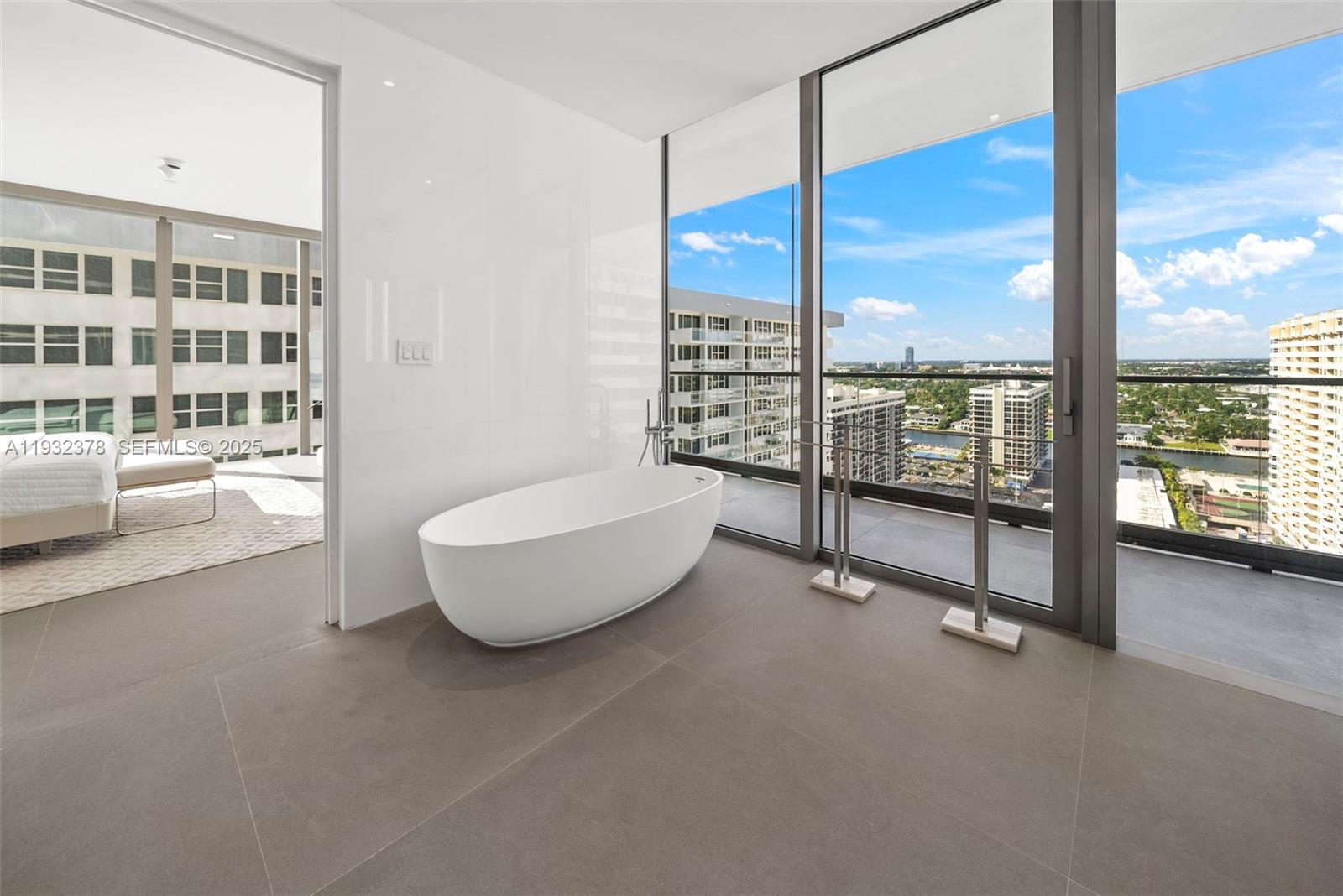 2000 S Ocean Drive 18b Property Photo 25