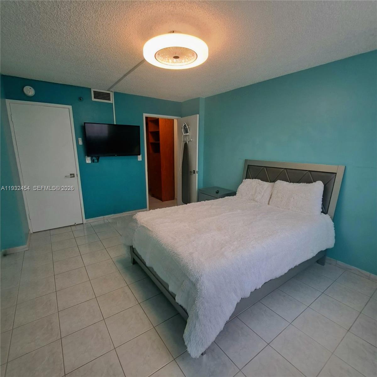 A11932454 Property Photo 14