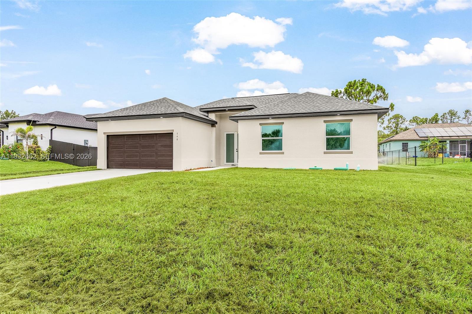 748 748 Chestnut Street E Property Photo 1