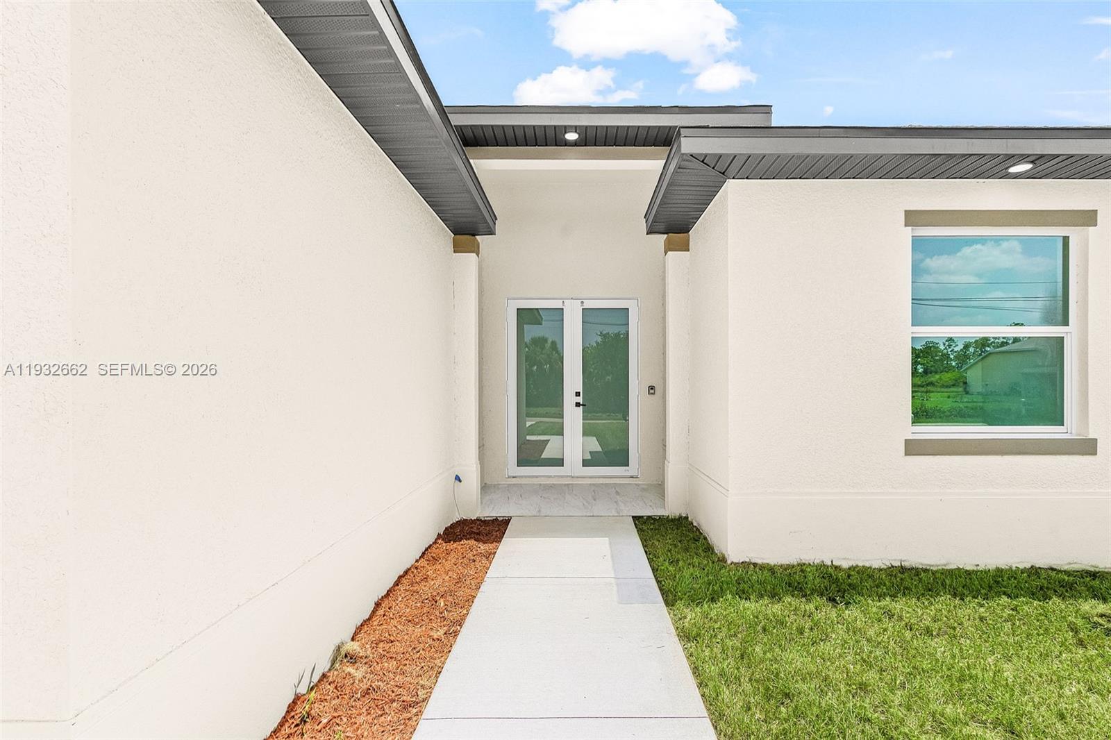 748 748 Chestnut Street E Property Photo 4