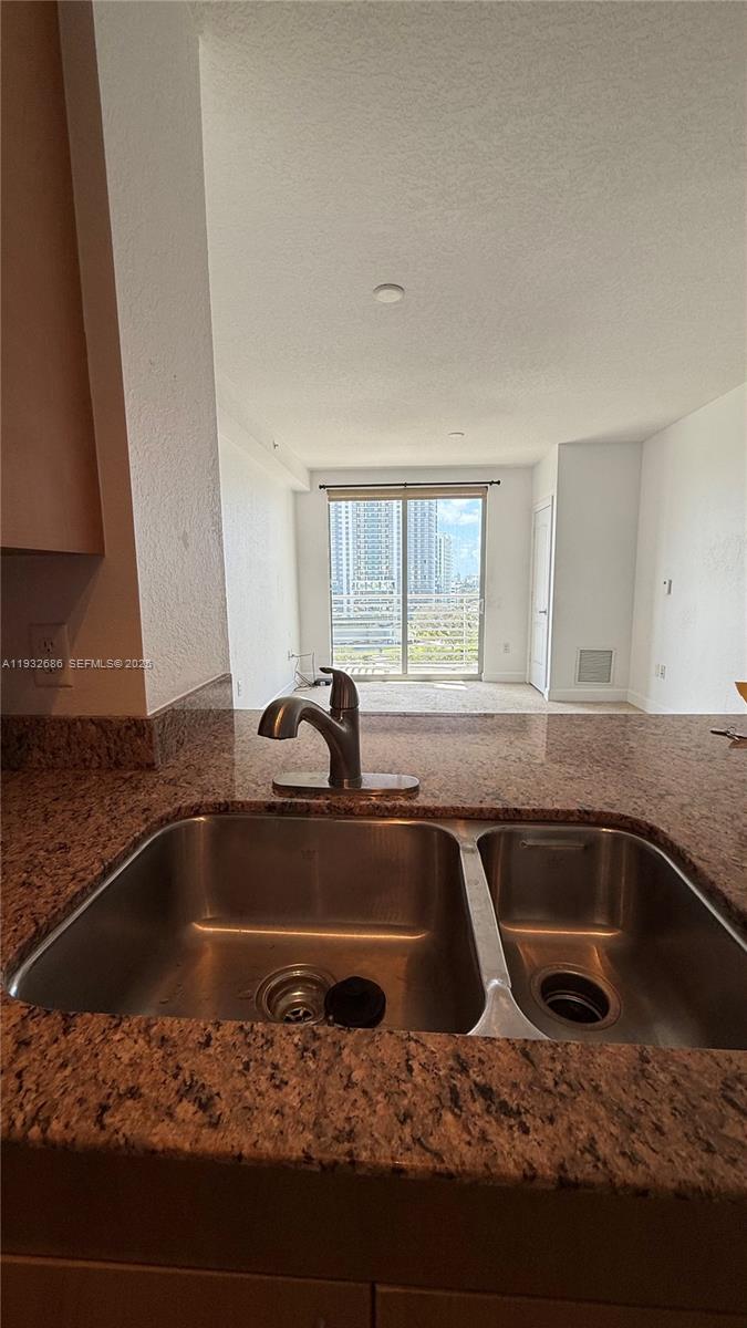 1830 Radius Drive 915 Property Photo 4