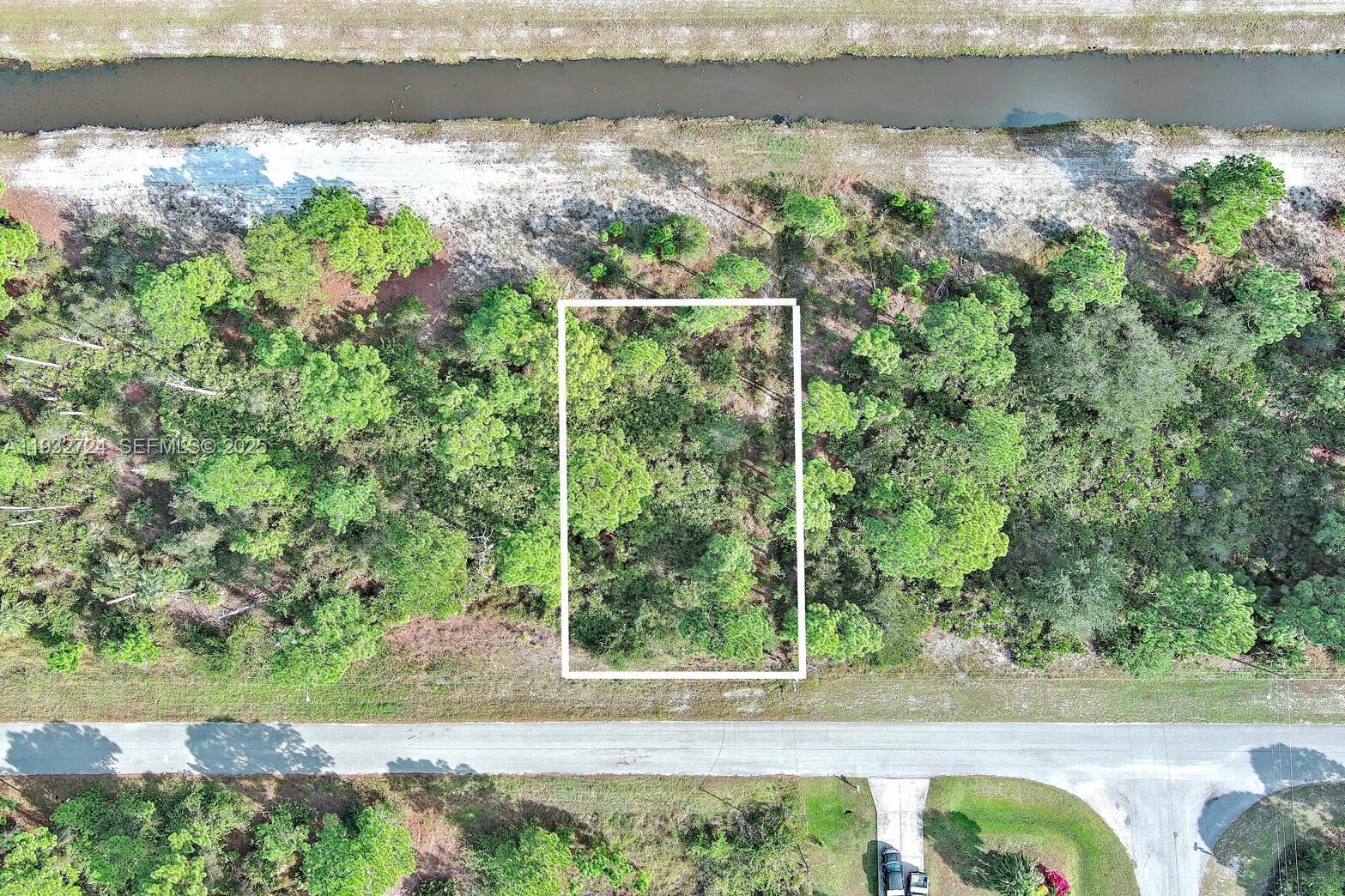 1261 Naples Avenue S Property Photo 4