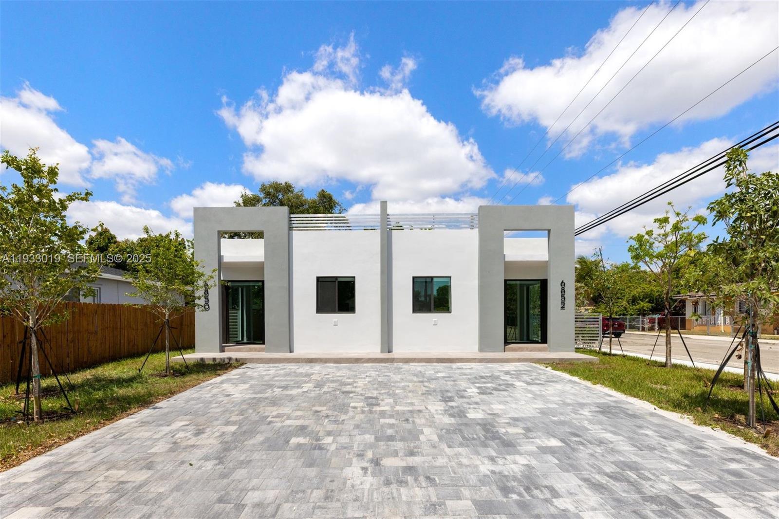 6852-6850 NW 4th Avenue