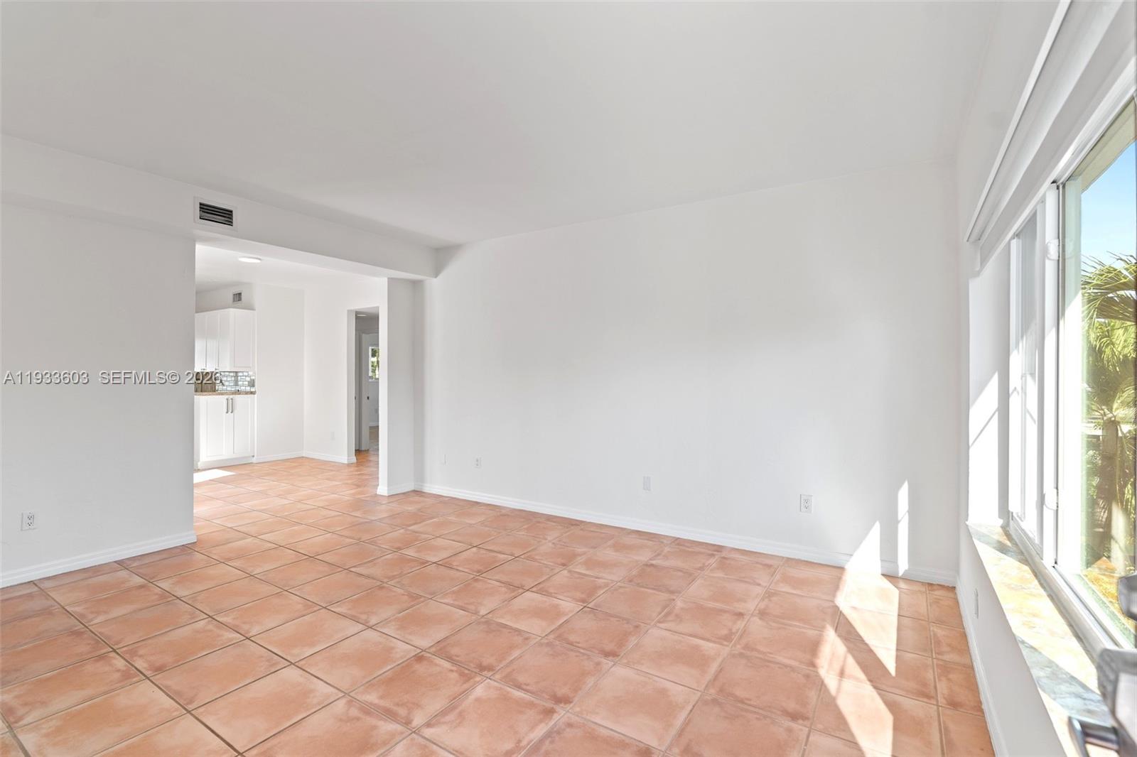 1925 Calais Drive 6 Property Photo 3