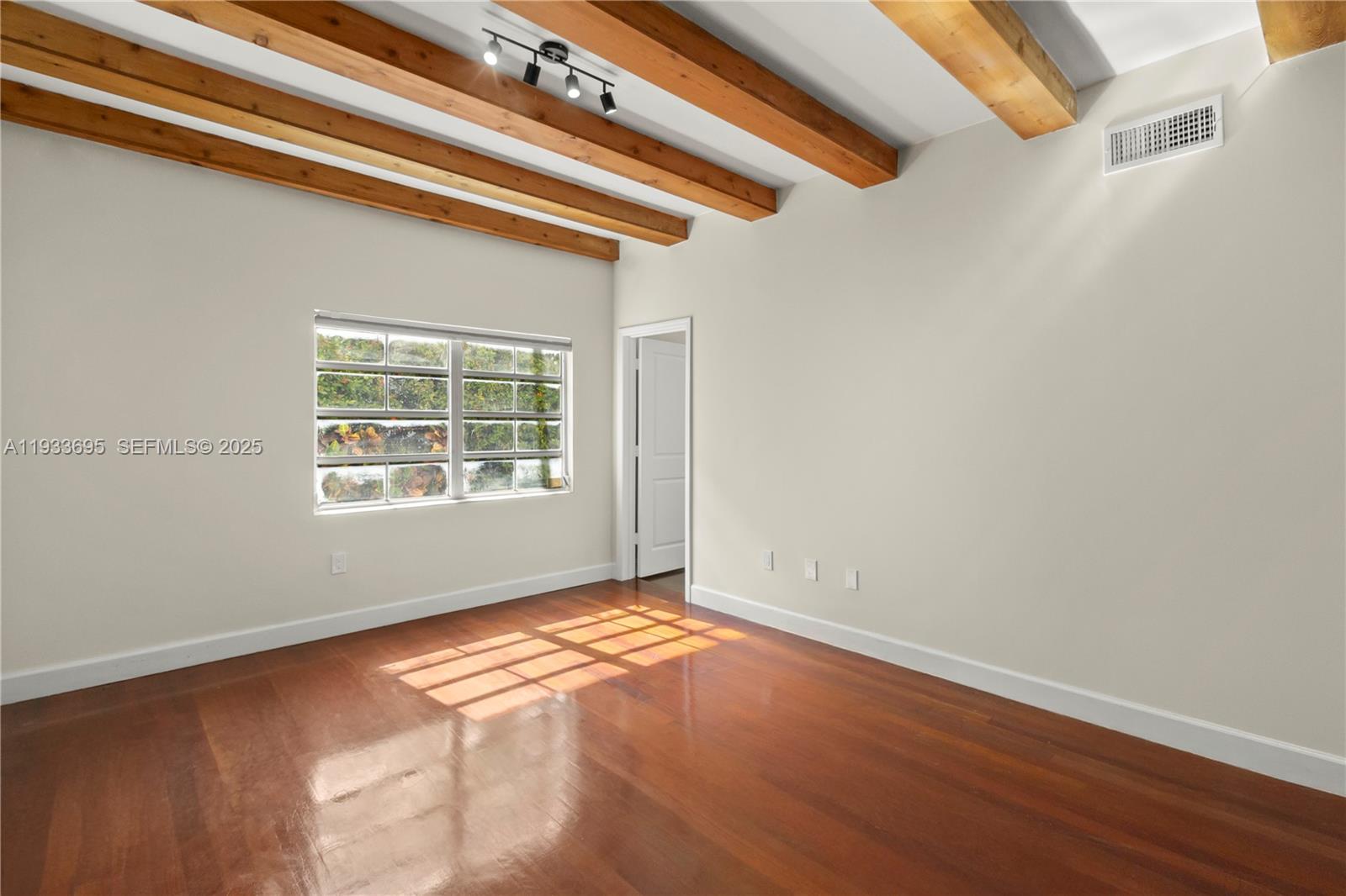 1605 Euclid Avenue A1 Property Photo 4