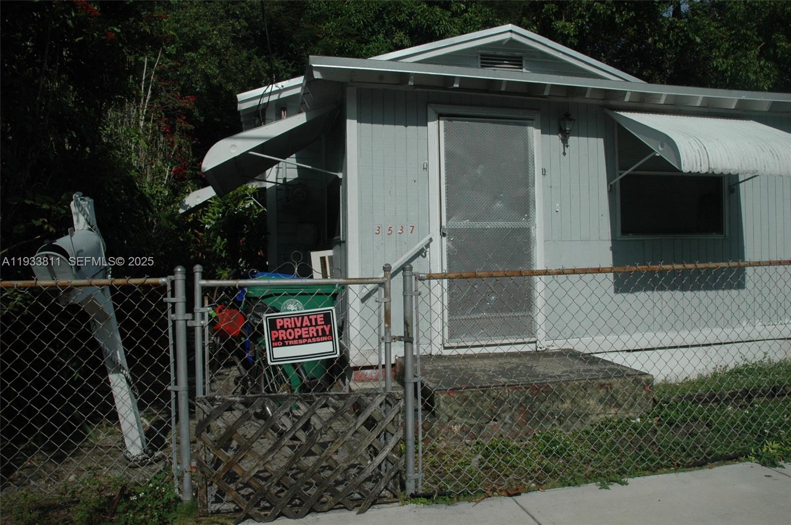 3537 Charles Avenue Property Photo 1