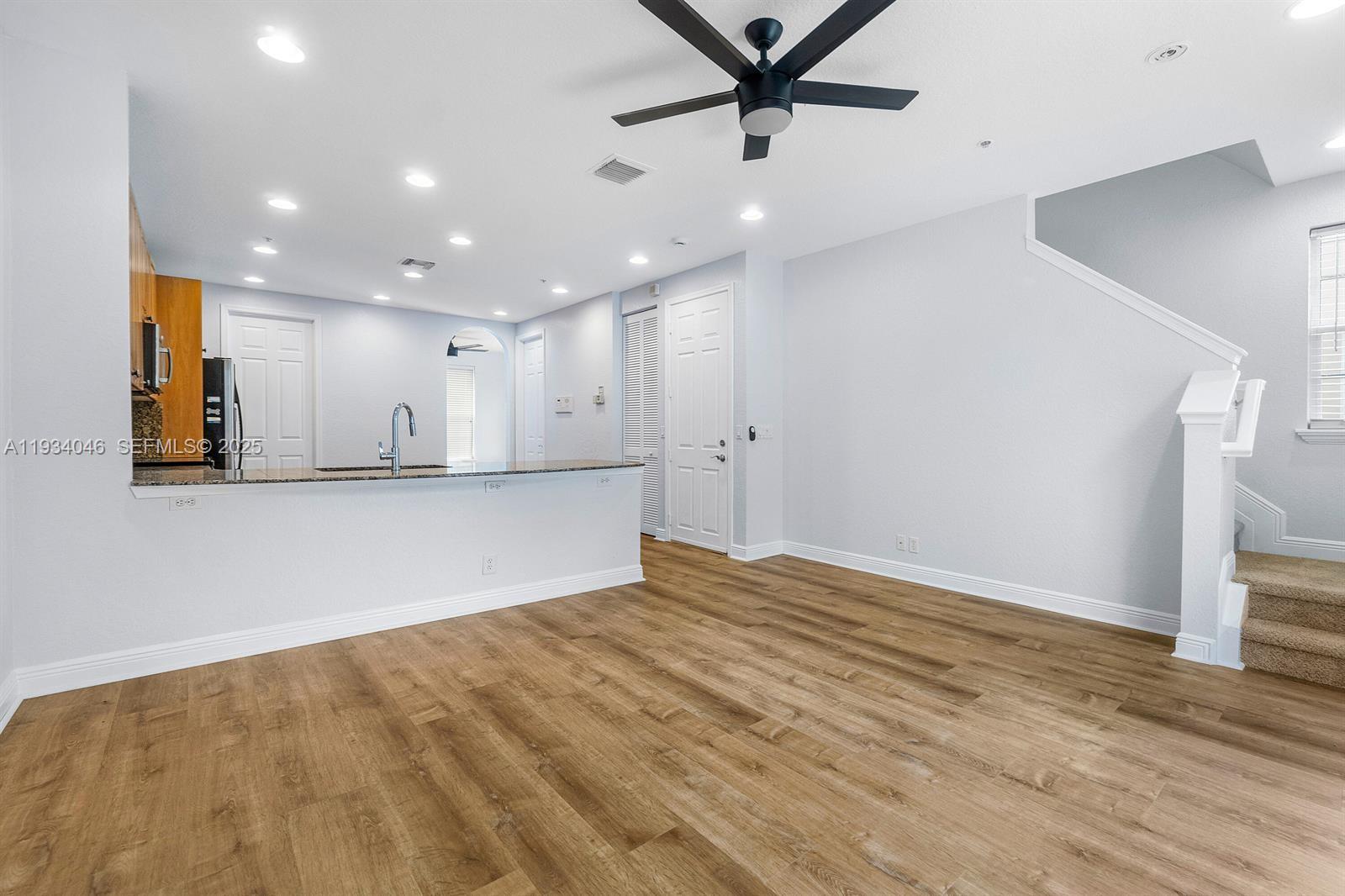 888 University Boulevard Property Photo 16