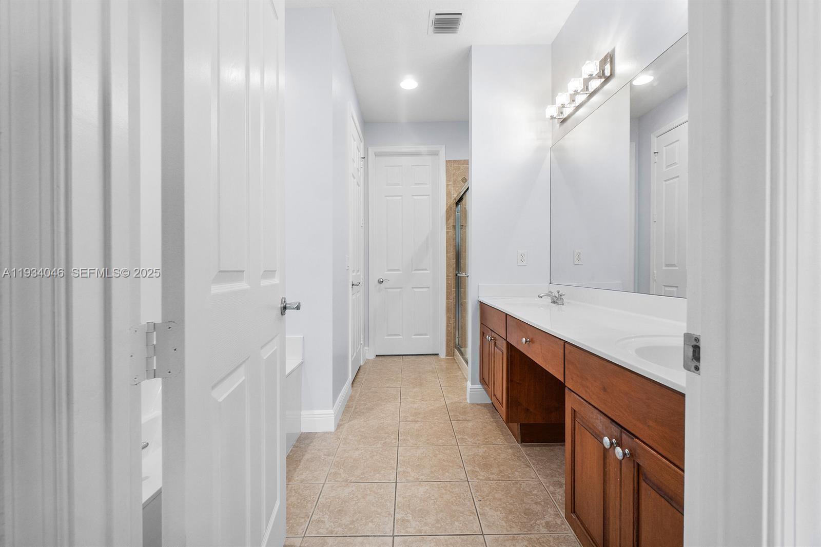 888 University Boulevard Property Photo 23
