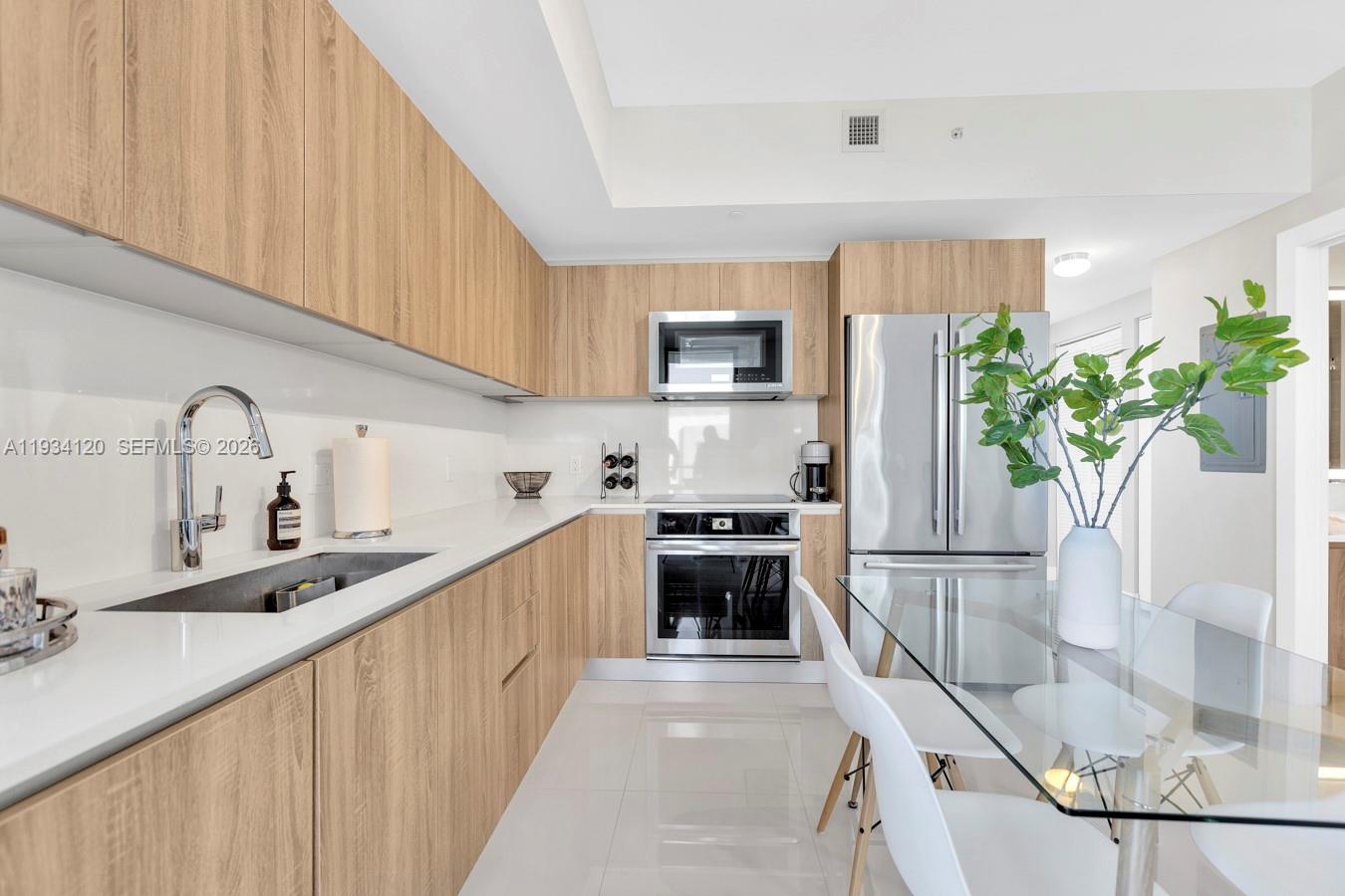 2960 Ne 207 Street 810 Property Photo 4