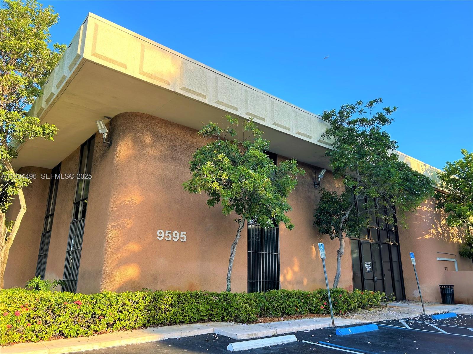 A11934496 Property Photo 2
