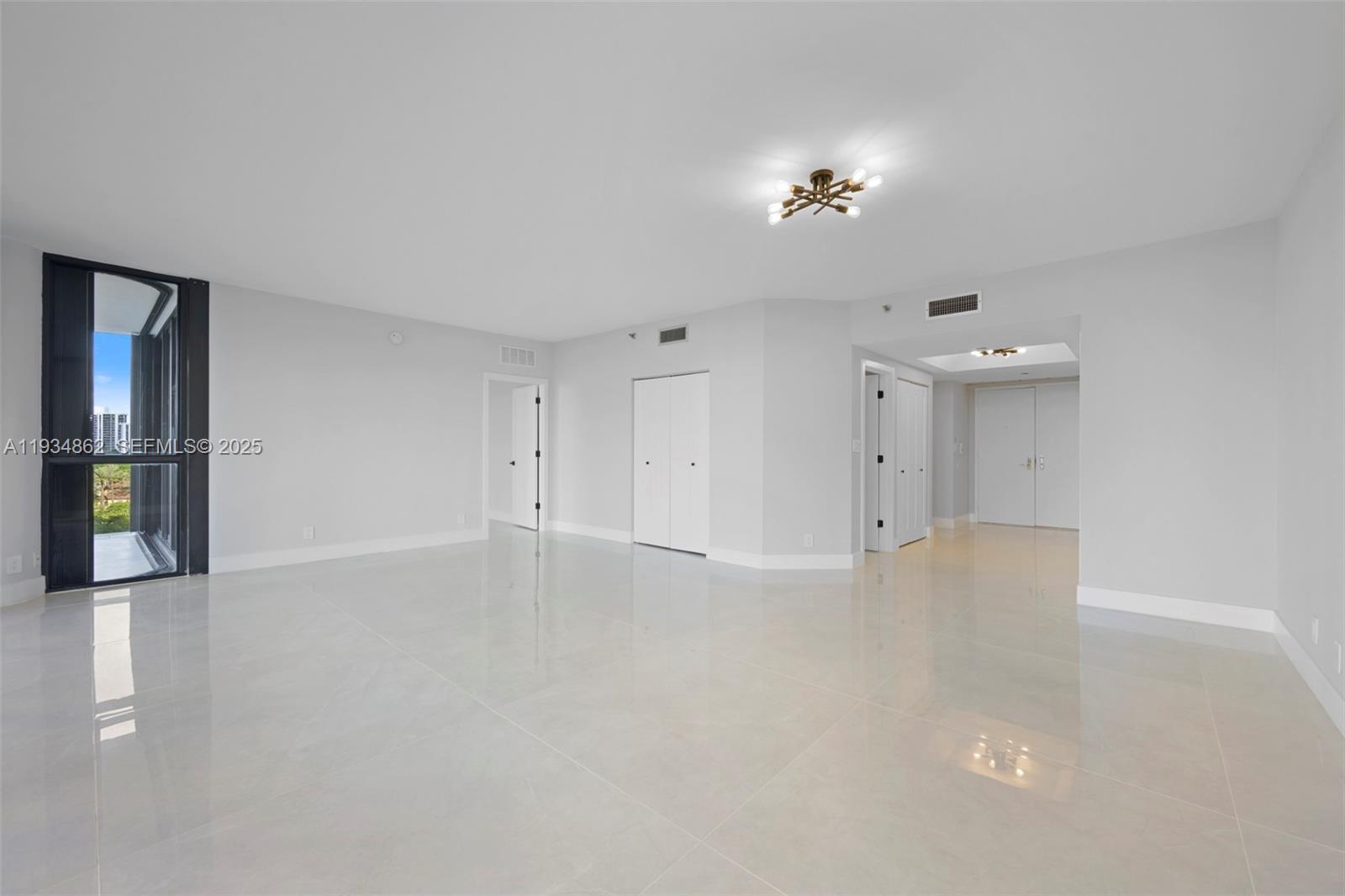 20281 E Country Club Drive 501 Property Photo 4