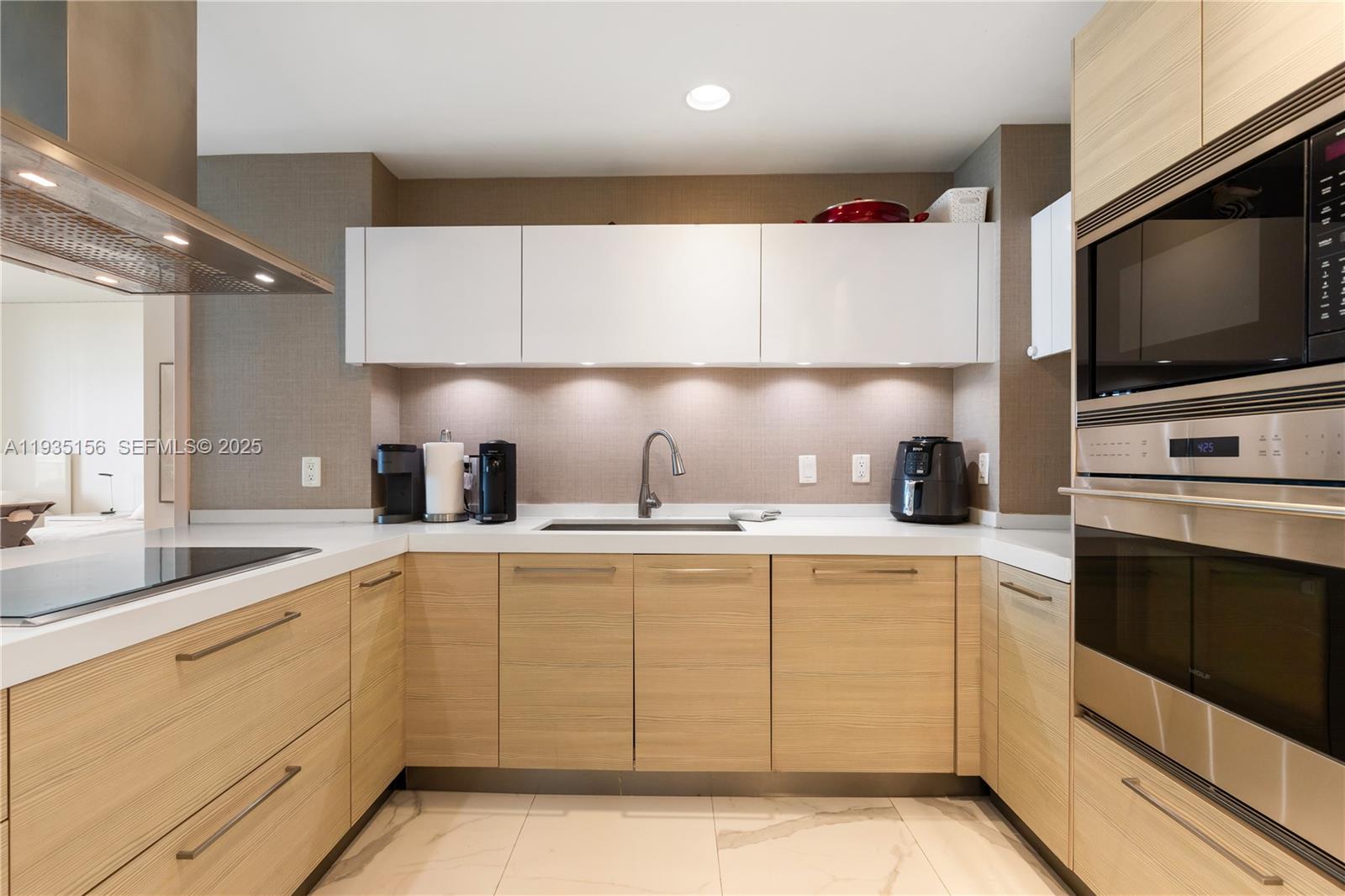 17301 Biscayne Boulevard 908 Property Photo 13