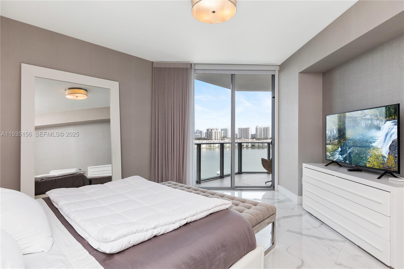 17301 Biscayne Boulevard 908 Property Photo 17