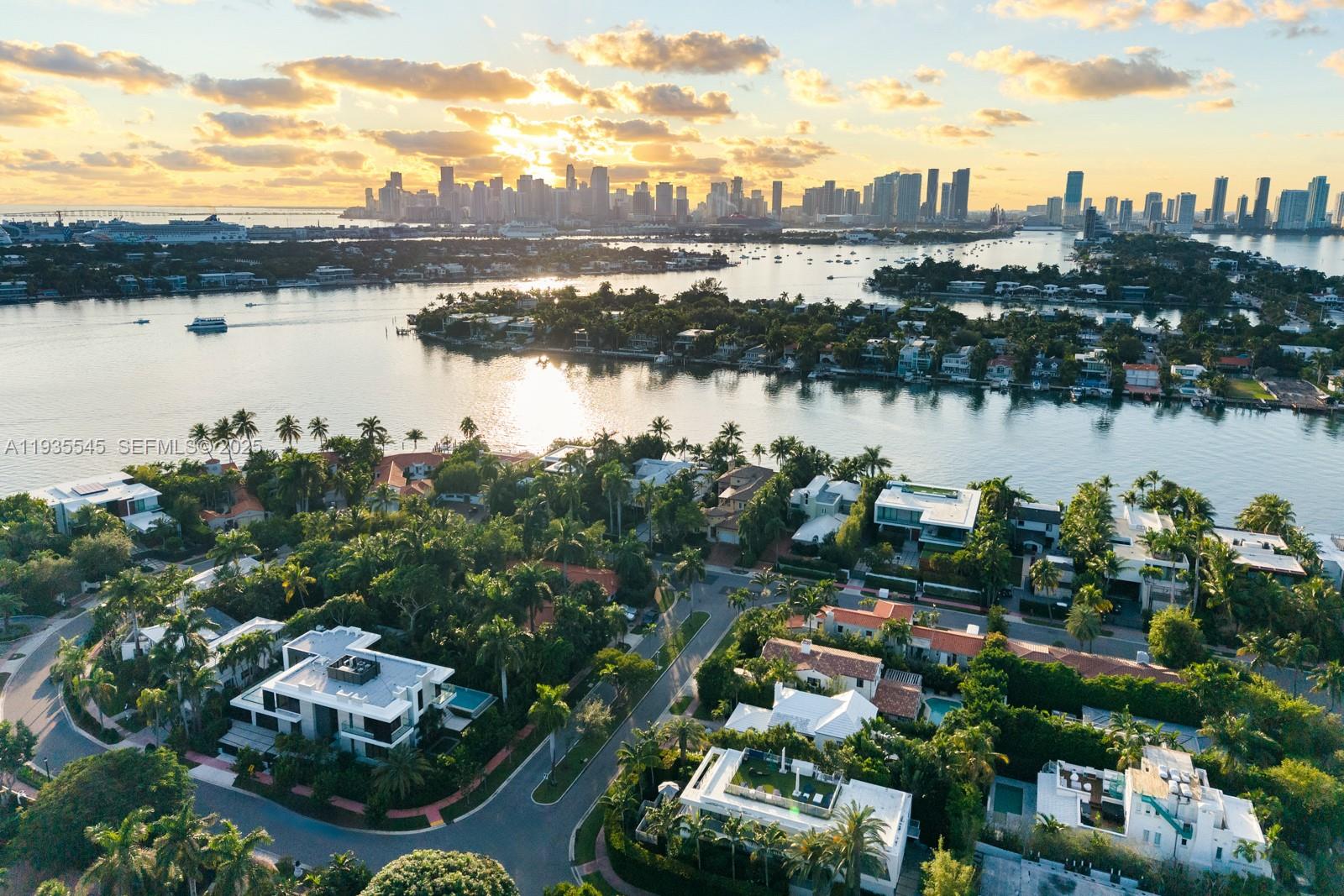 40 W Rivo Alto Drive Property Photo 11