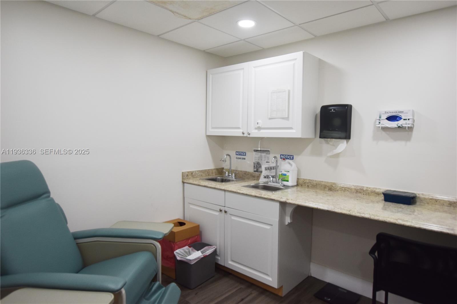 A11936336 Property Photo 12