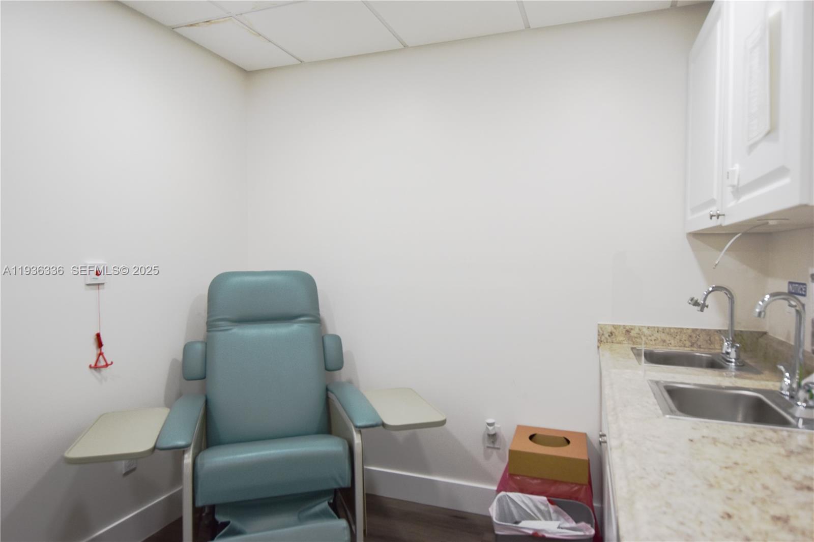 A11936336 Property Photo 13