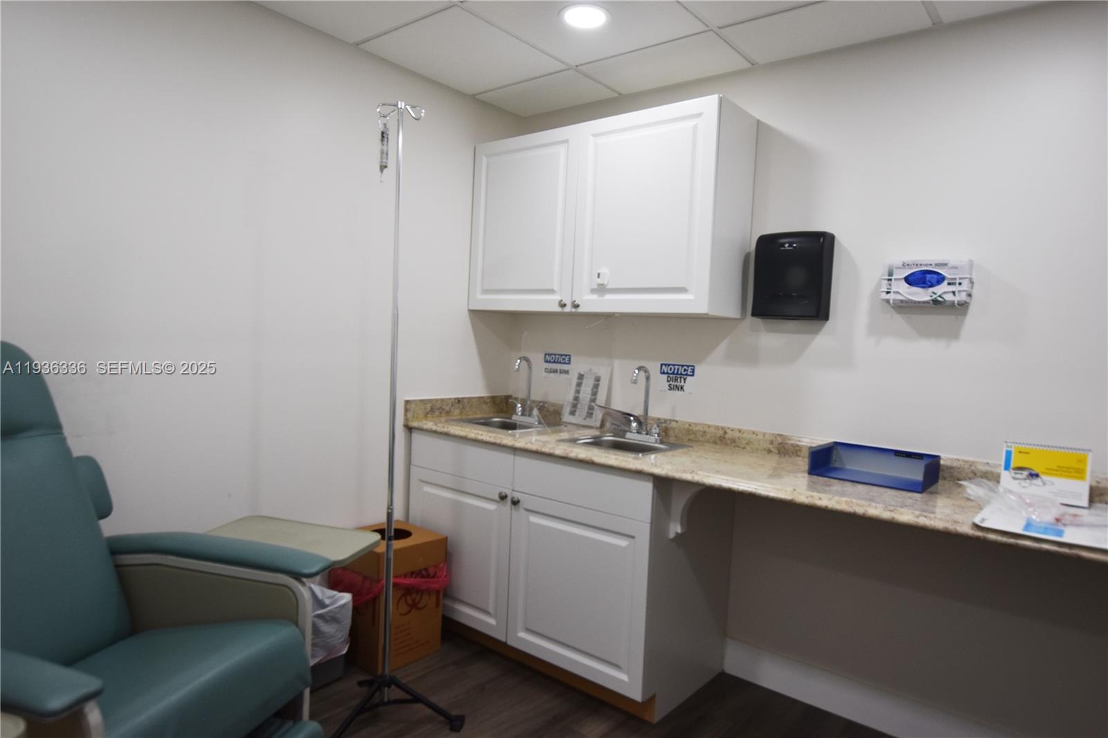 A11936336 Property Photo 14
