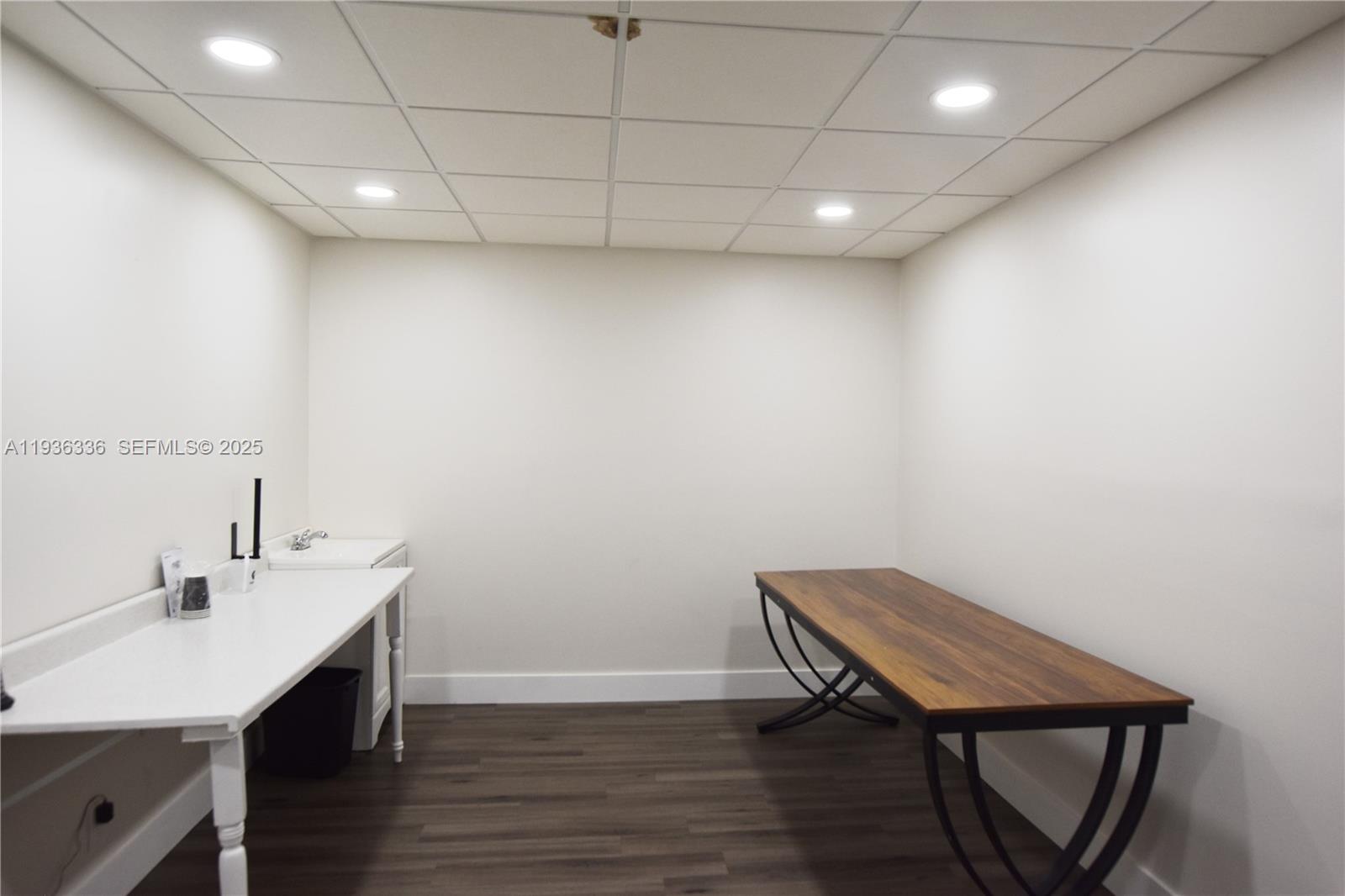 A11936336 Property Photo 16