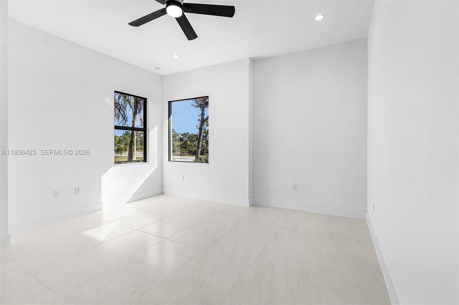 A11936425 Property Photo 24