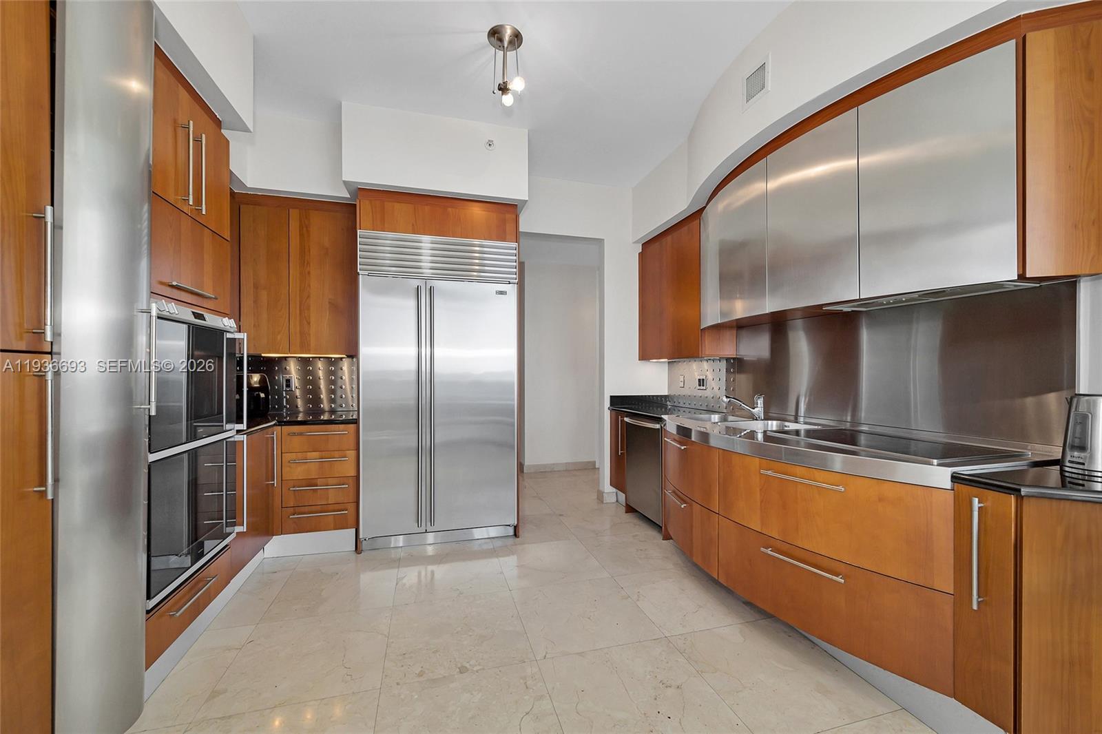 18101 Collins Avenue 1609 Property Photo 6