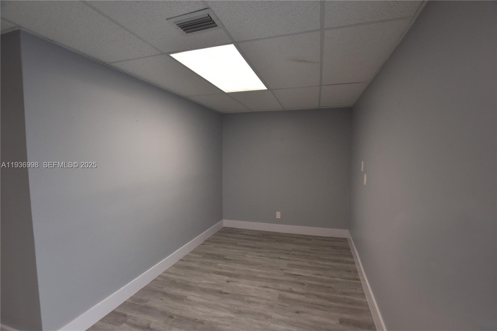 3911 Hollywood Boulevard 106 Property Photo 2