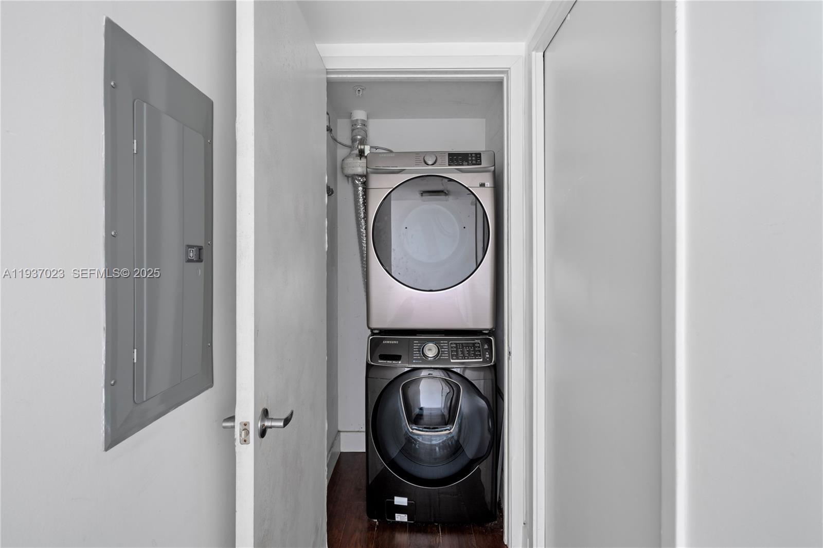 1040 Biscayne Boulevard 4108 Property Photo 6