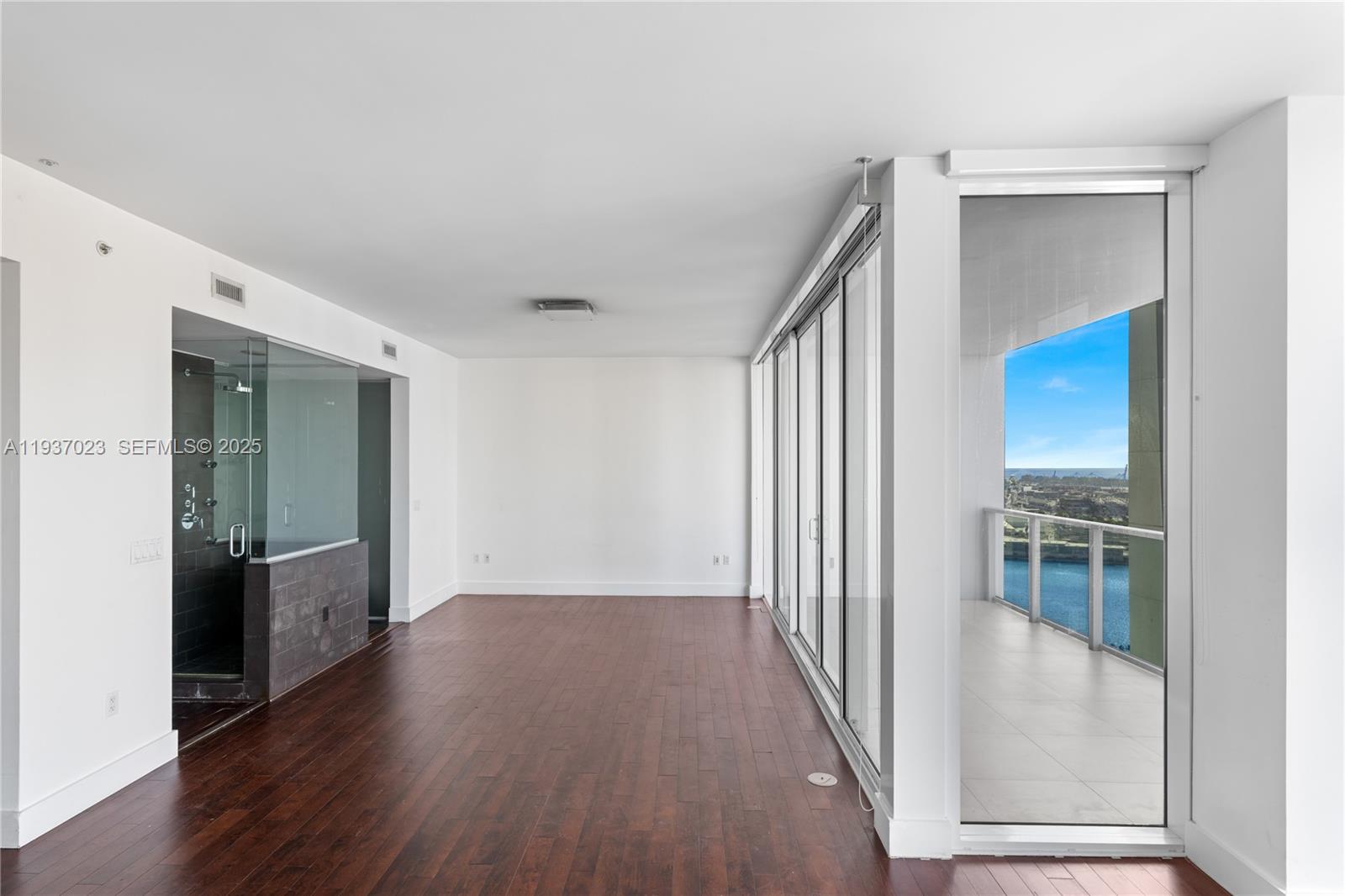 1040 Biscayne Boulevard 4108 Property Photo 9